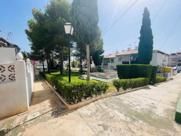 Chalet adosado en avenida Laguna Azul