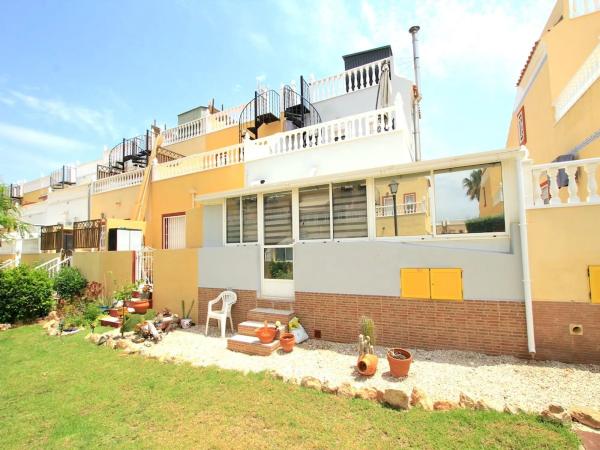 Chalet adosado en calle Estonia