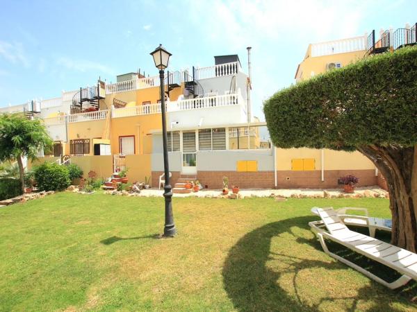 Chalet adosado en calle Estonia