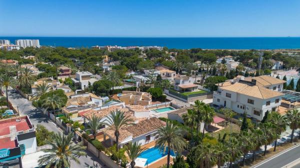 Casa independiente en calle la Goleta, 2 -4