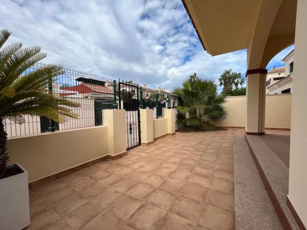 Casa independiente en calle Gines Saura Sanchez s/n