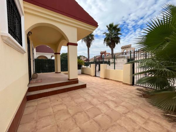 Casa independiente en calle Gines Saura Sanchez s/n