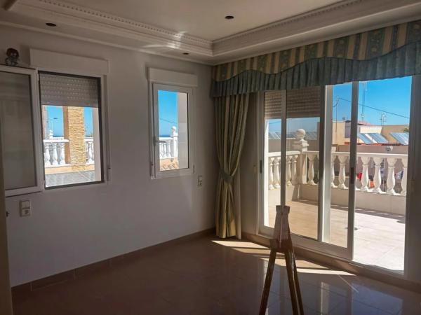 Chalet adosado en calle Lebeche, 13