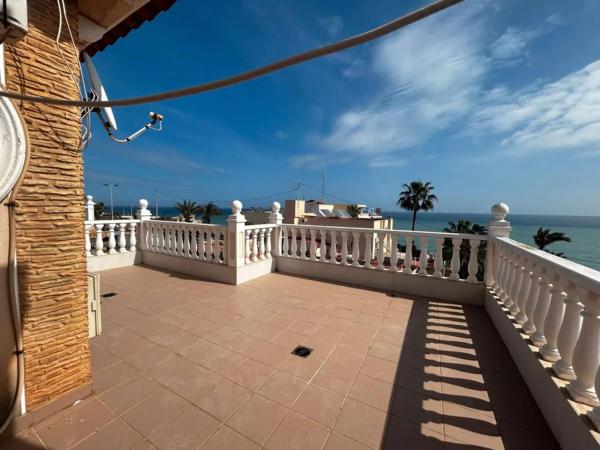 Chalet adosado en calle Lebeche, 13