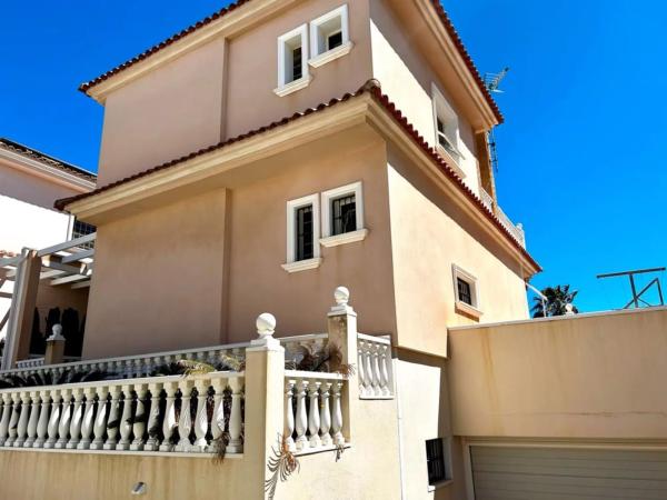 Chalet adosado en calle Lebeche, 13