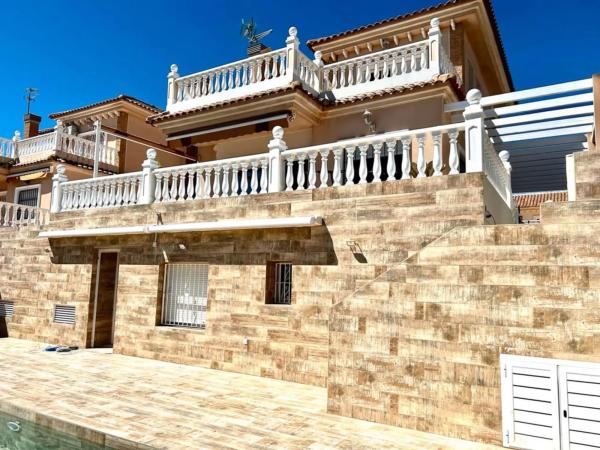 Chalet adosado en calle Lebeche, 13