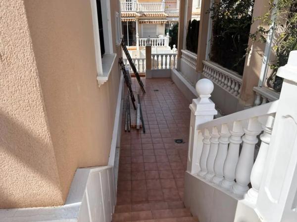 Chalet adosado en calle Lebeche, 13