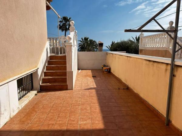 Chalet adosado en calle Lebeche, 13