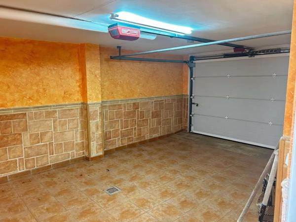 Chalet adosado en calle Lebeche, 13