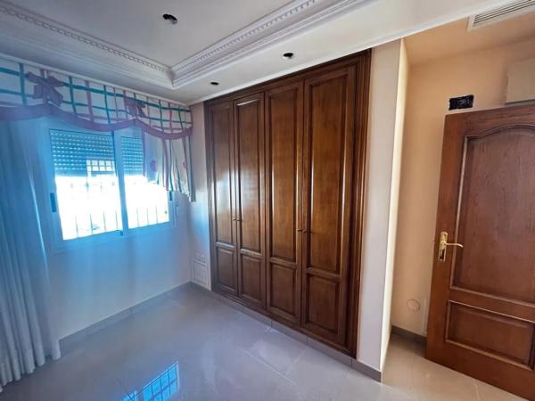 Chalet adosado en calle Lebeche, 13