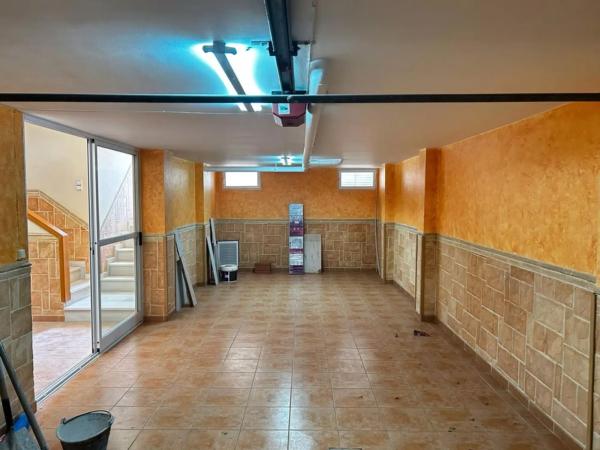 Chalet adosado en calle Lebeche, 13