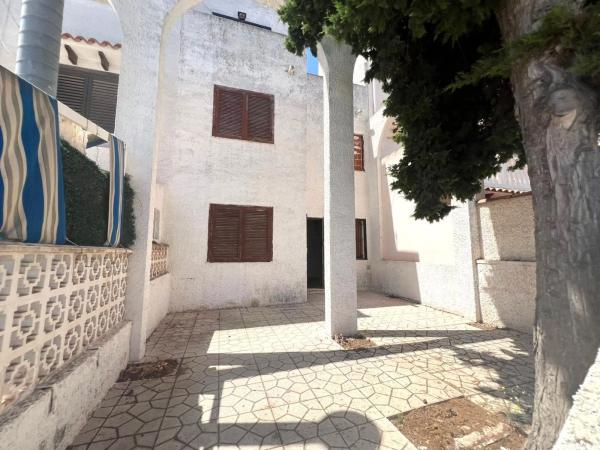 Chalet adosado en calle la Calera