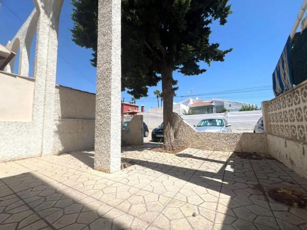 Chalet adosado en calle la Calera