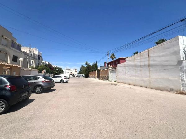 Chalet adosado en calle la Calera