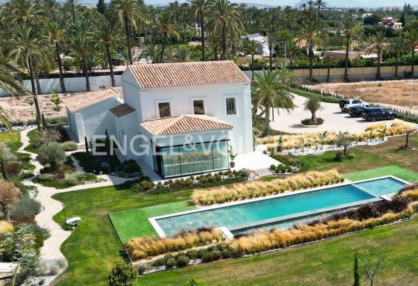 Casa independiente en vereda de Boluda