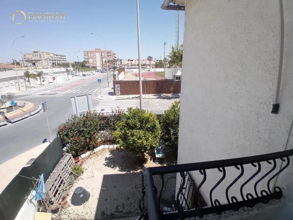 Chalet adosado en avenida Valencia