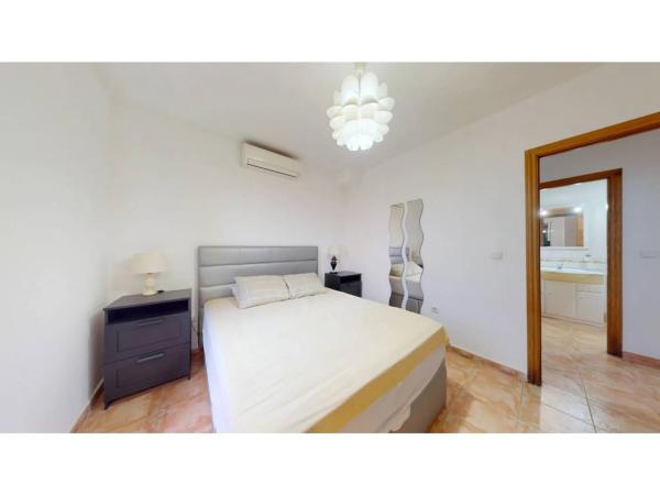 Chalet adosado en calle Monte de Santa Pola, 35