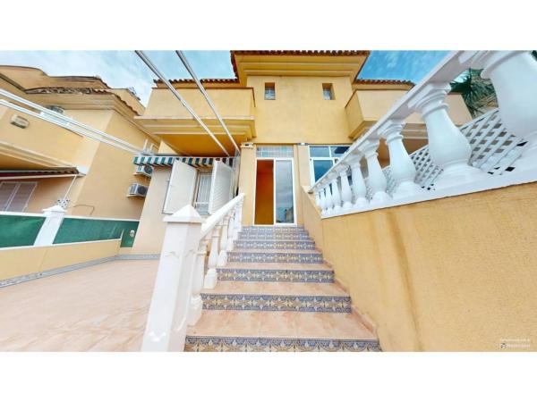 Chalet adosado en calle Monte de Santa Pola, 35