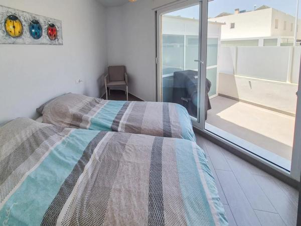 Chalet pareado en calle de Creta