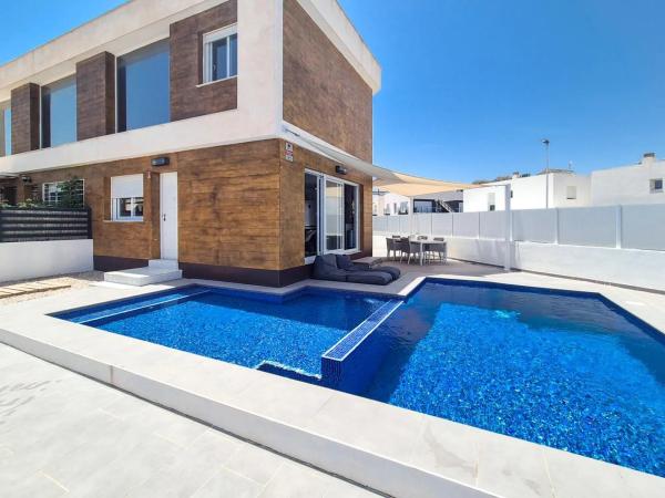 Chalet pareado en calle de Creta