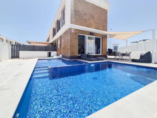 Chalet pareado en calle de Creta