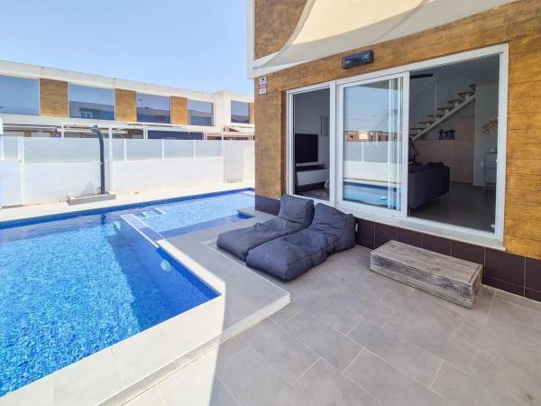 Chalet pareado en calle de Creta