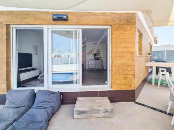 Chalet pareado en calle de Creta