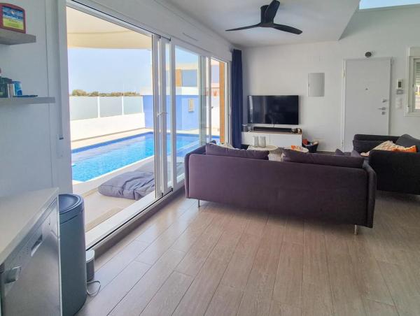 Chalet pareado en calle de Creta