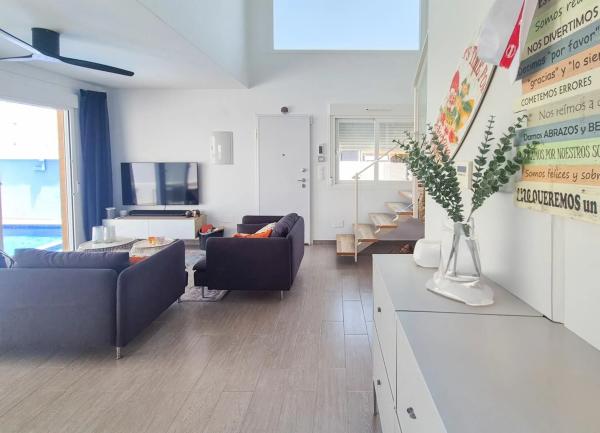 Chalet pareado en calle de Creta