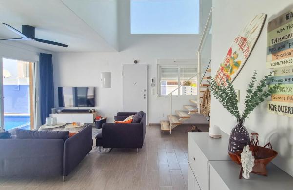 Chalet pareado en calle de Creta