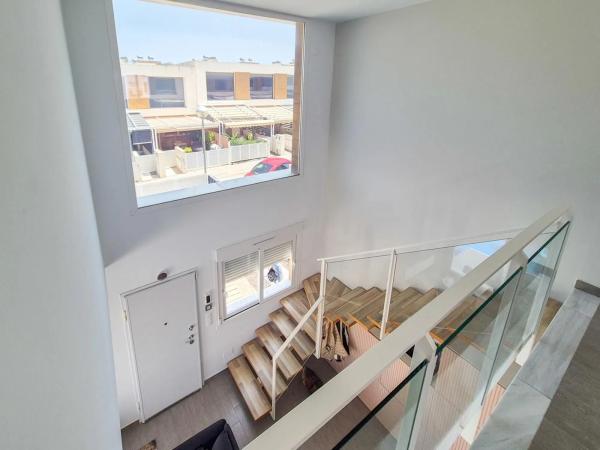 Chalet pareado en calle de Creta