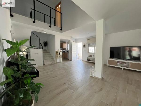 Casa independiente en calle Malta