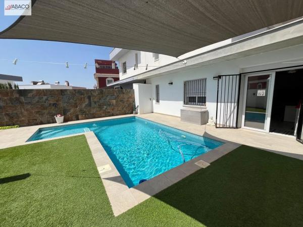 Casa independiente en calle Malta