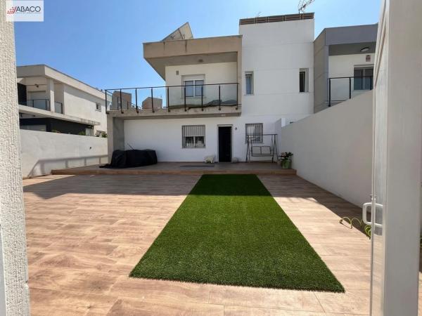 Casa independiente en calle Malta