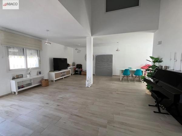 Casa independiente en calle Malta