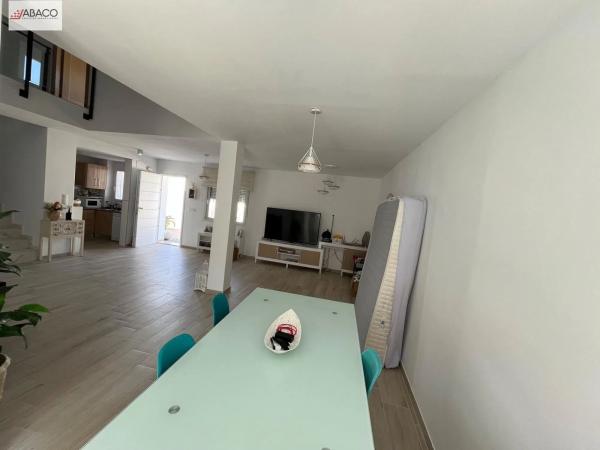 Casa independiente en calle Malta