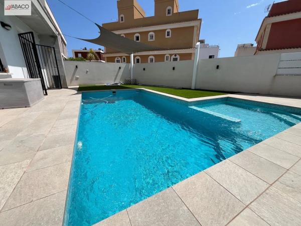 Casa independiente en calle Malta