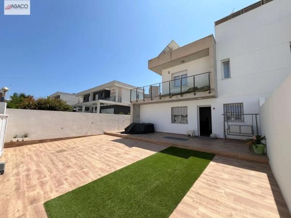 Casa independiente en calle Malta