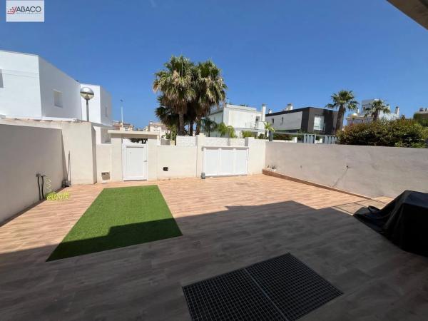 Casa independiente en calle Malta