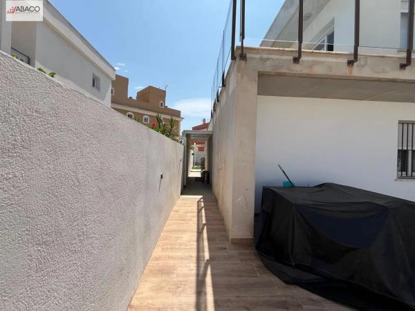 Casa independiente en calle Malta