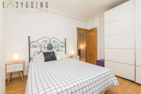 Casa independiente en avenida de Valverde