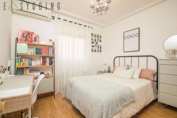 Casa independiente en avenida de Valverde