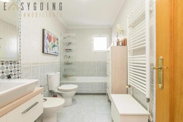 Casa independiente en avenida de Valverde