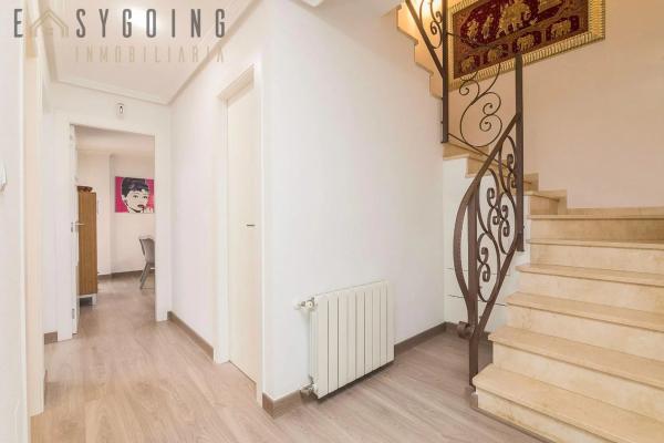 Casa independiente en avenida de Valverde