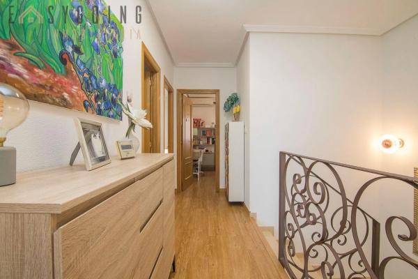 Casa independiente en avenida de Valverde