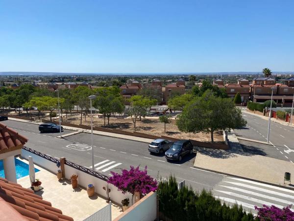 Chalet pareado en calle Balones, 26