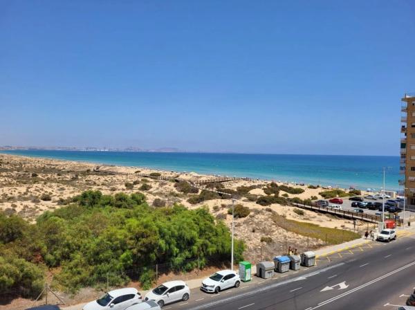 Piso en avenida Costa Blanca