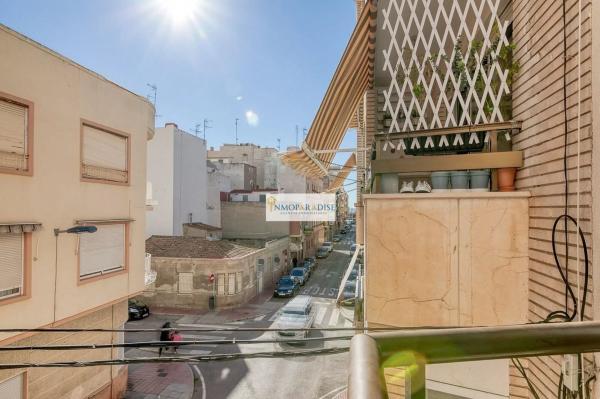 Piso en calle Francisco Santamaría