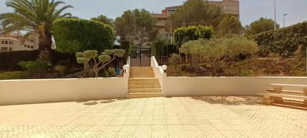 Piso en avenida Costa Blanca