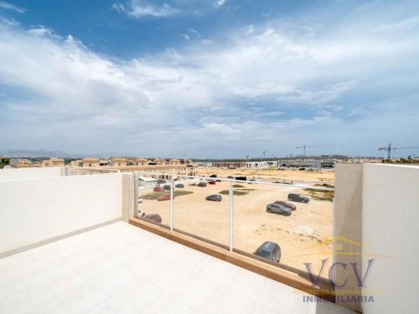 Chalet adosado en calle de Creta